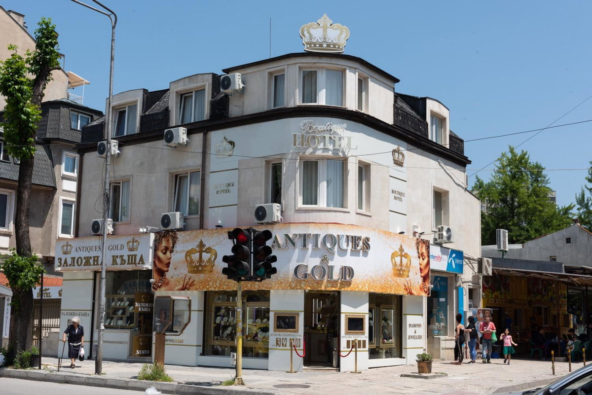 Golden House, Болгария