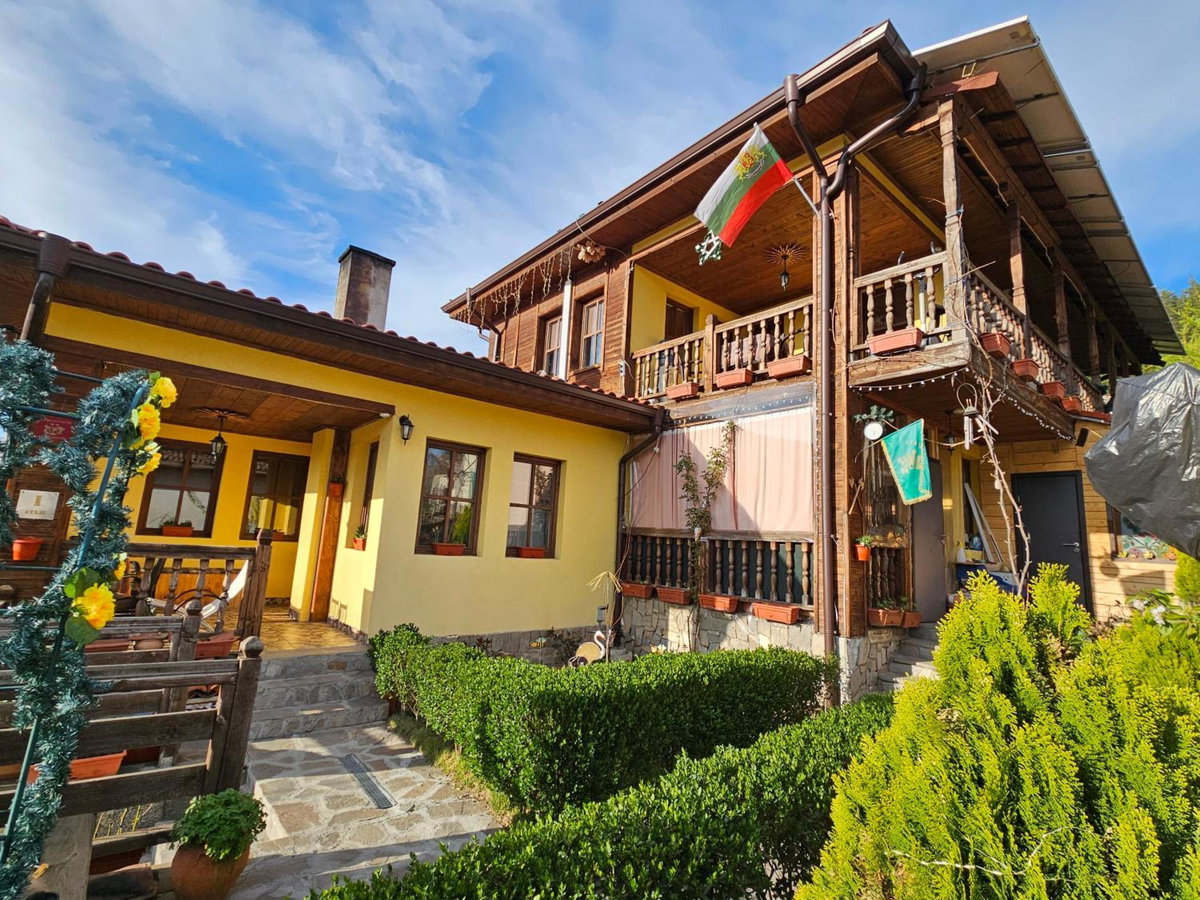 Емили Фемили Хаус, Bulgaria