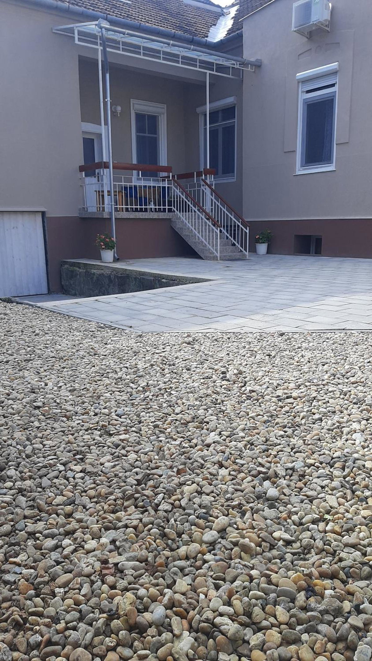 Glamour Apartman, Венгрия