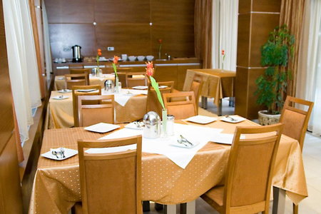 Hotel Villa Pax, Balatonalmádi, Ungarn