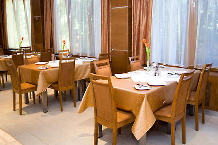 Hotel Villa Pax, Balatonalmádi, Ungarn