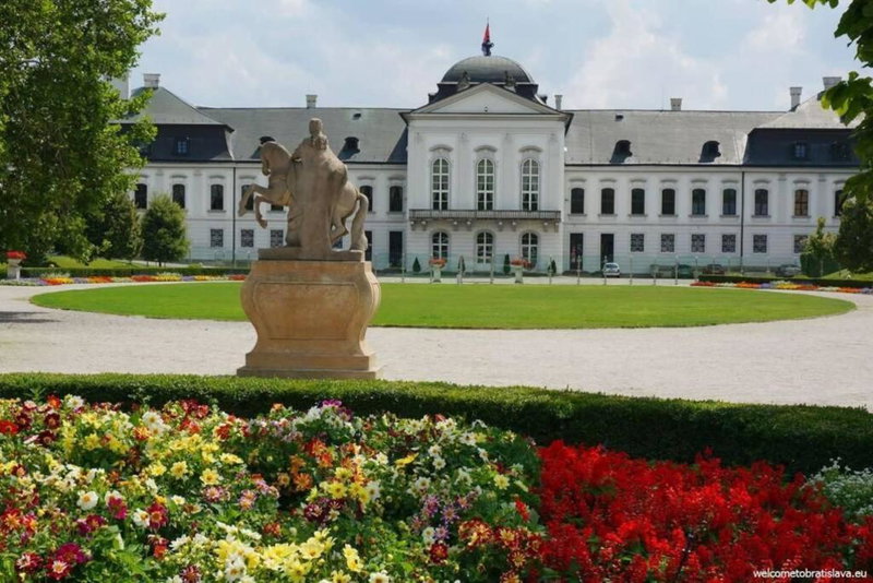 Queen Flat in Old Town with Castle view, Bratislava, Slovakia