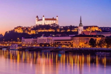 Queen Flat in Old Town with Castle view, Bratislava, Slovakia