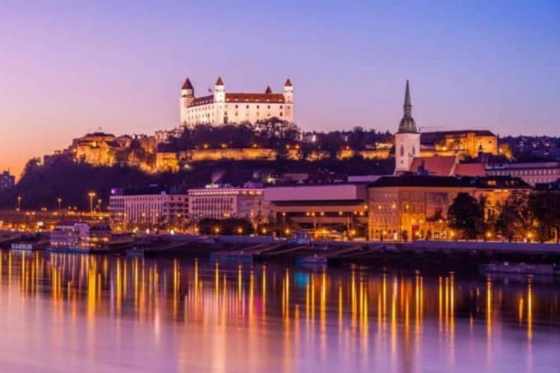 Queen Flat in Old Town with Castle view, Bratislava, Slovakia