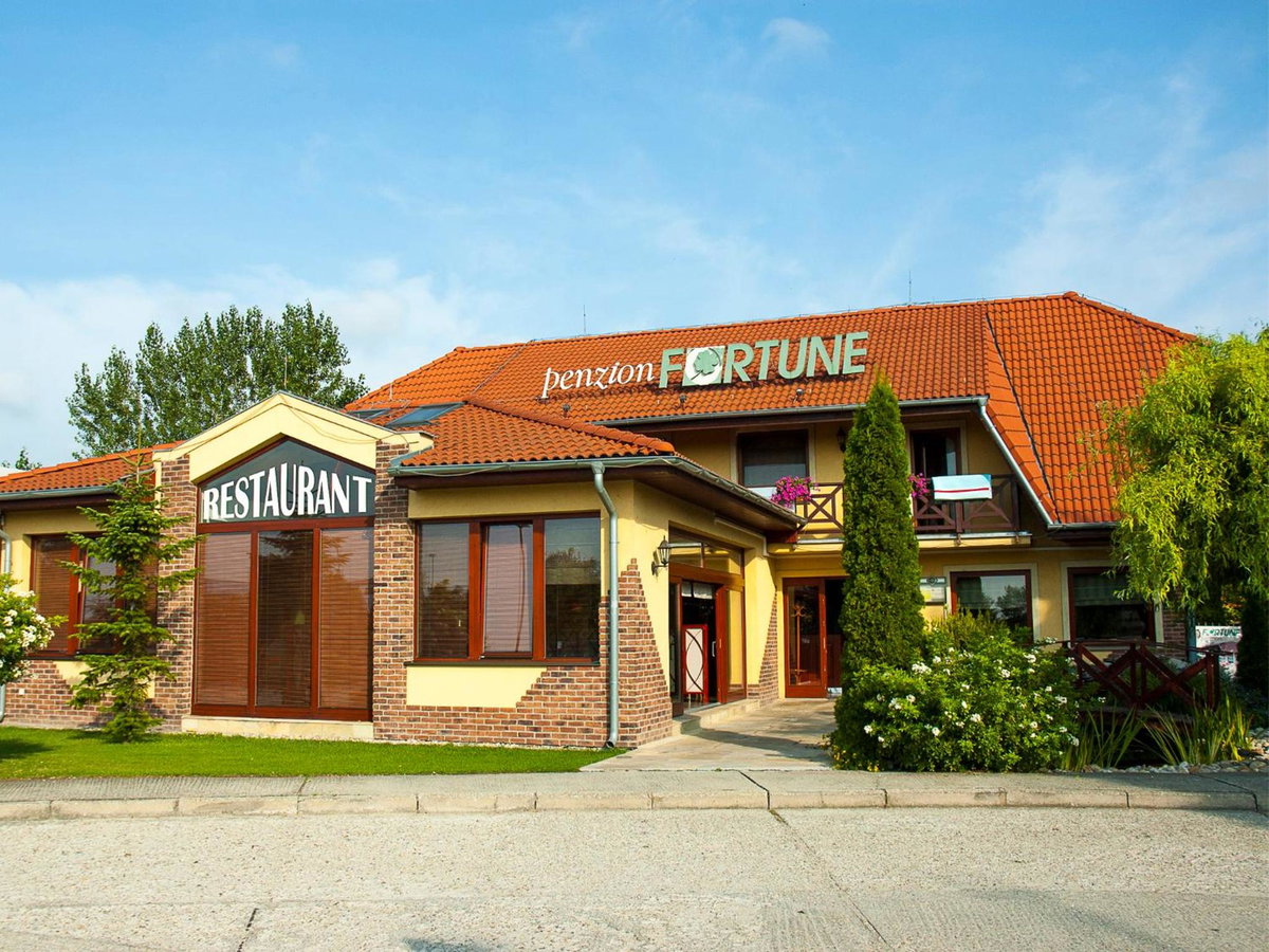 Hotel · Penzion Fortune, Dunajská Streda