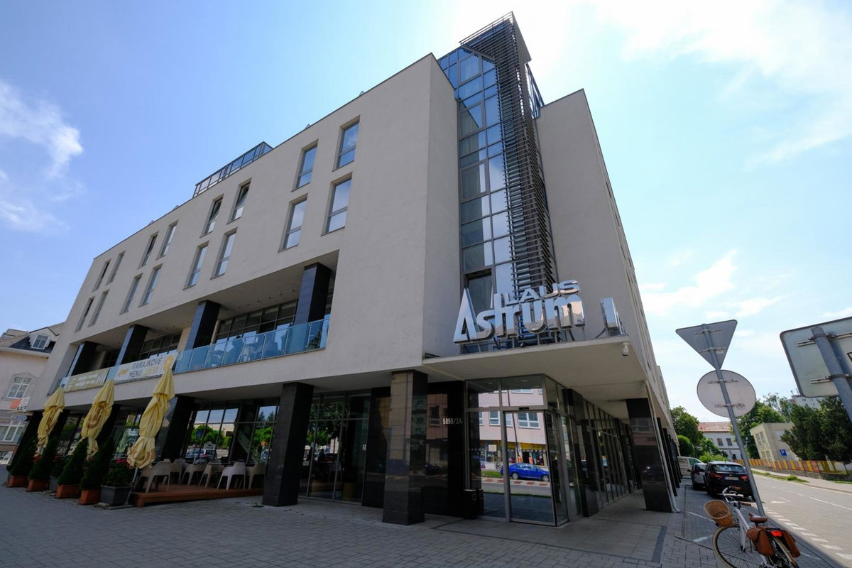Hotel · Business Hotel Astrum Laus, Levice