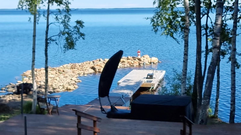 Mukava pieni 2-4h mökki min 2 vrk Saimaan rannalla, poreallas, puusauna, Wi-Fi, Smart TV, parivuode ja vuodesohva, Savonlinna, Finland
