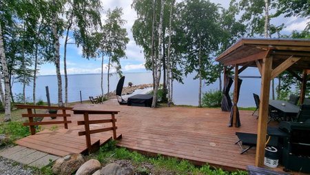 Mukava pieni 2-4h mökki min 2 vrk Saimaan rannalla, poreallas, puusauna, Wi-Fi, Smart TV, parivuode ja vuodesohva, Savonlinna, Finland