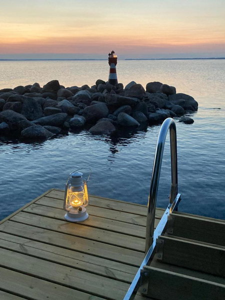 Mukava pieni 2-4h mökki min 2 vrk Saimaan rannalla, poreallas, puusauna, Wi-Fi, Smart TV, parivuode ja vuodesohva, Savonlinna, Finland