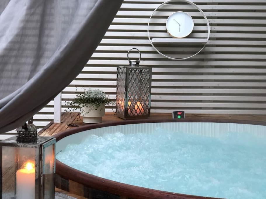 SnowCrystal home with free Jacuzzi and Sauna, Finlandia