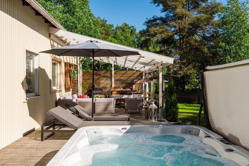 Villa Metsämarkku - jacuzzi & sauna, Pori, Finland