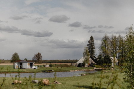Vienkiemio oazė - Skandinaviškas namelis su vaizdu į tvenkinį, Galvokay, Litauen