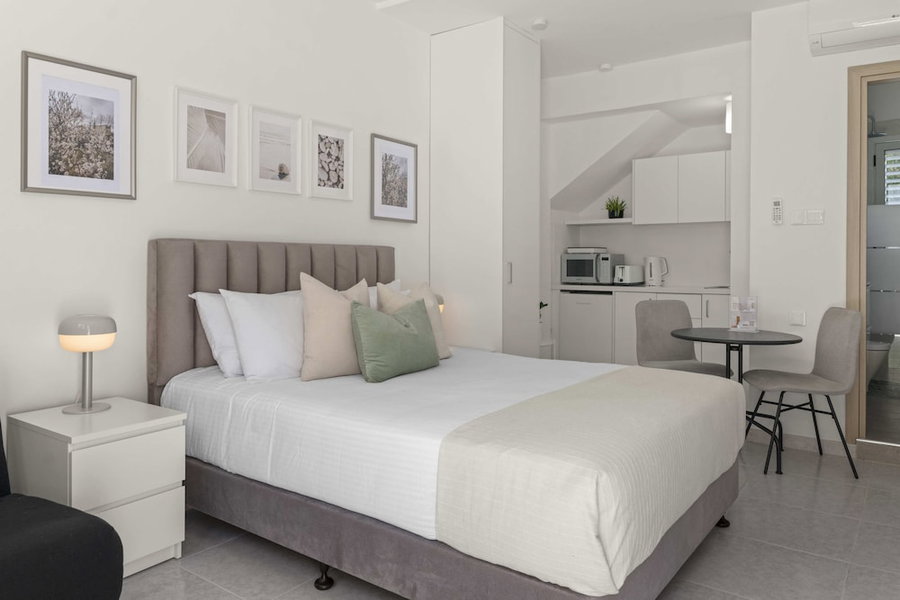 Phaedrus Living: Alkminis Seaside Suites Sand, Paphos, Кипр