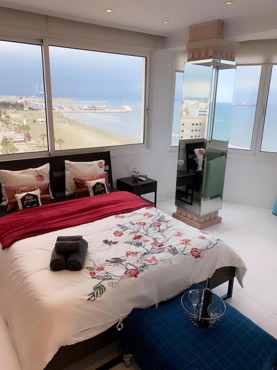 Larnaca Seaview Rooms, Кипр