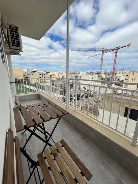 F4 Room 1, Private Double room with private bathroom and balcony, Msida, Malta