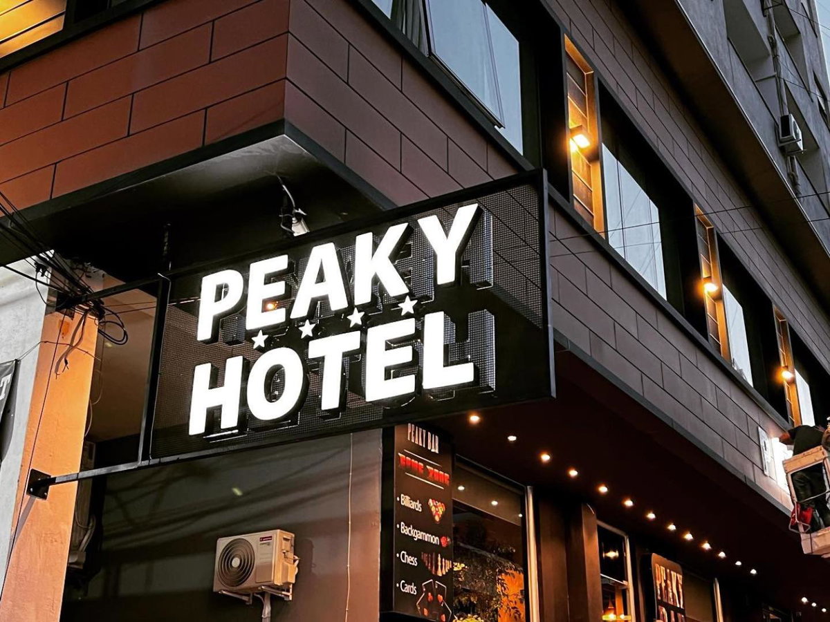 Peaky Hotel, Albania