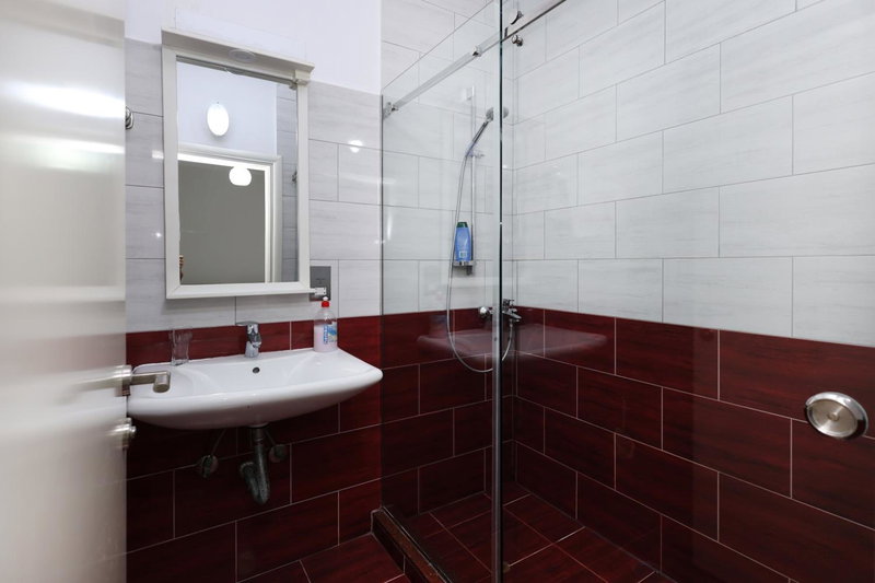Hotel Familja, Ura Vajgurore, Albania