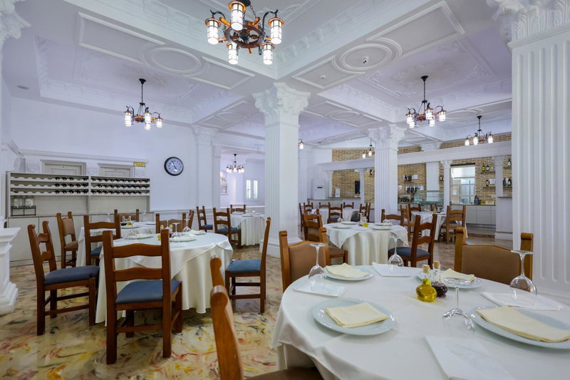 Hotel Familja, Ura Vajgurore, Albania