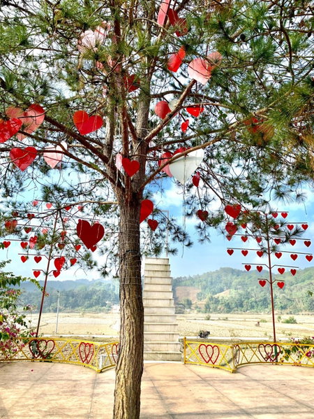 Love hill than Uyên, Bản Kiem, Vietnam