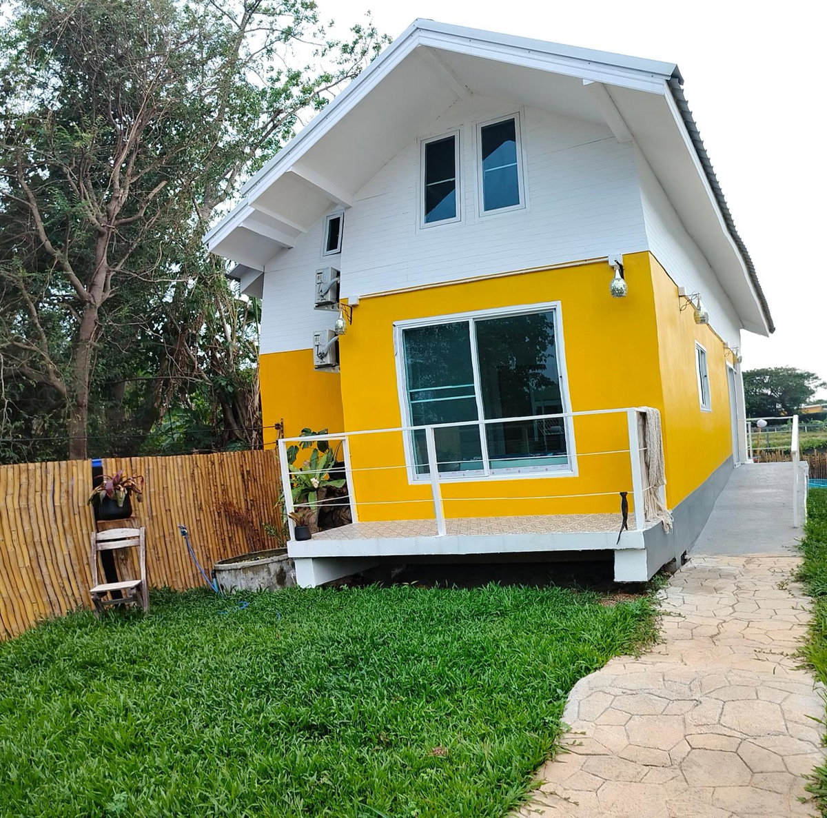 Na Na Doo Homestay, Tailandia