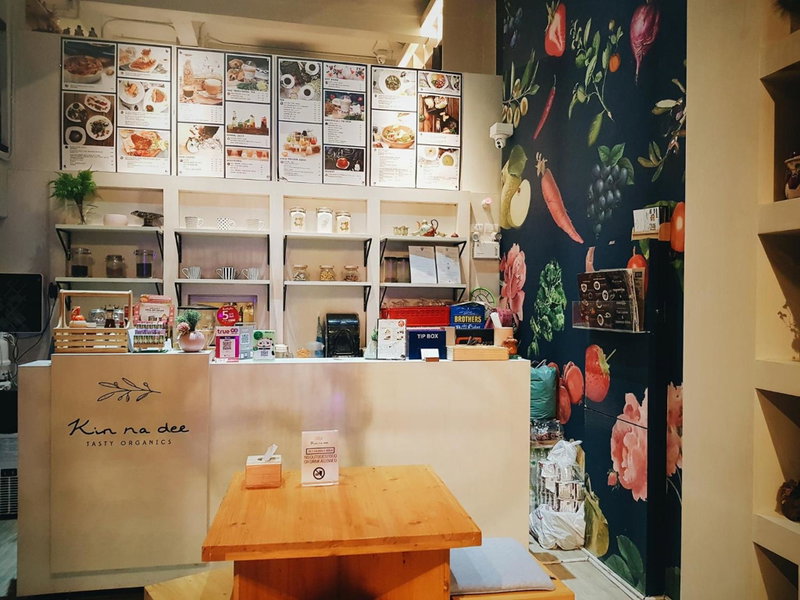 Kinnon Deluxe Hostel Coworking Cafe, Bangkok, Thailand
