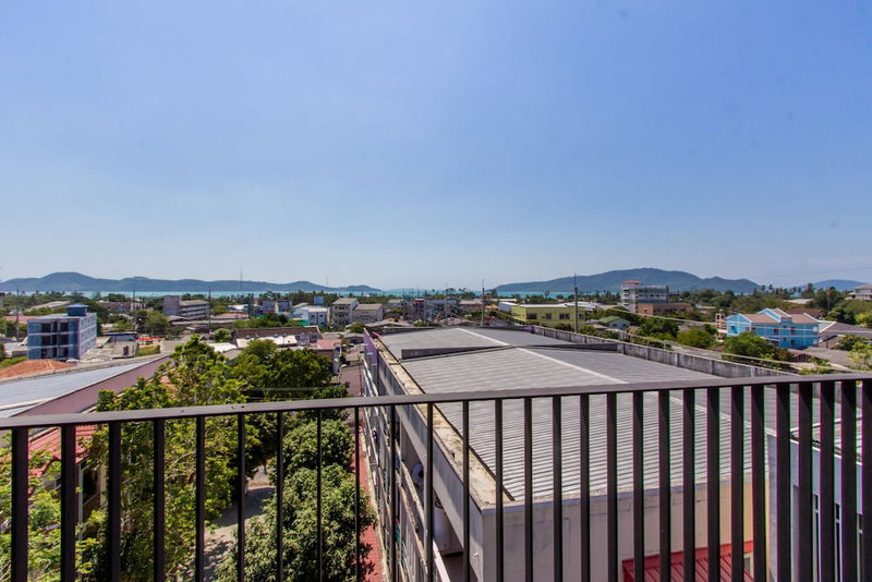 Dlux Condominium, Chalong, ประเทศไทย