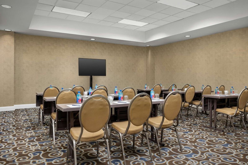 DoubleTree by Hilton Chicago O'Hare Airport-Rosemont, Rosemont, United States