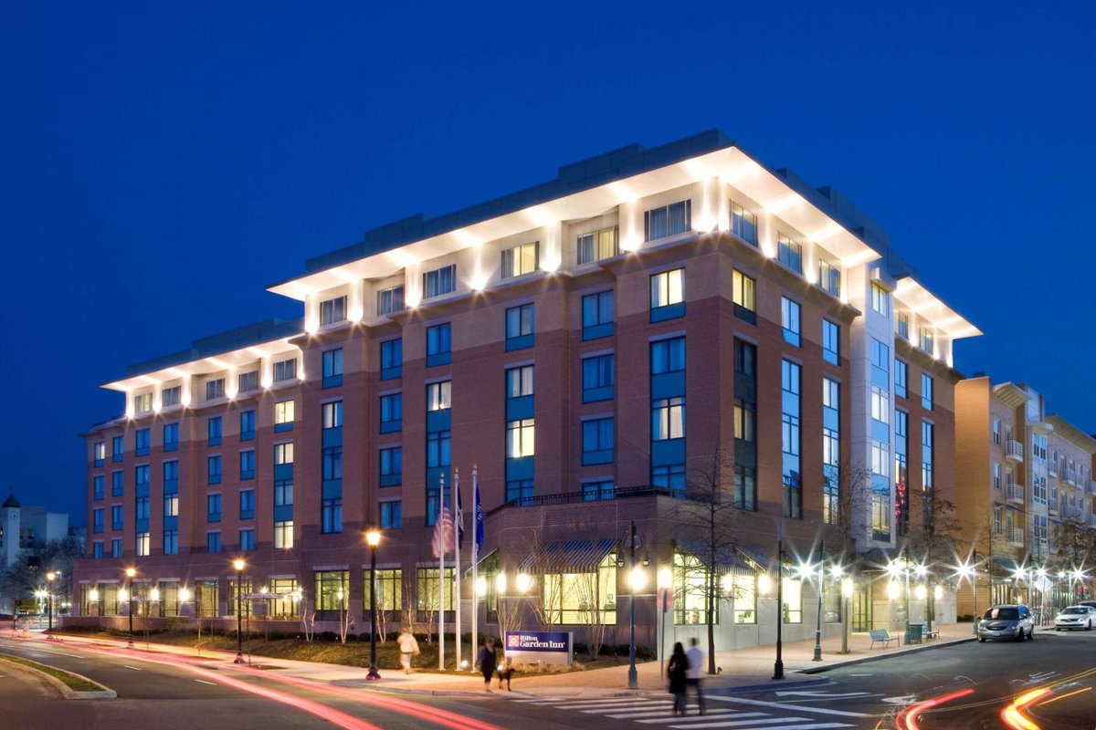Hotel · Hilton Garden Inn Shirlington, Arlington