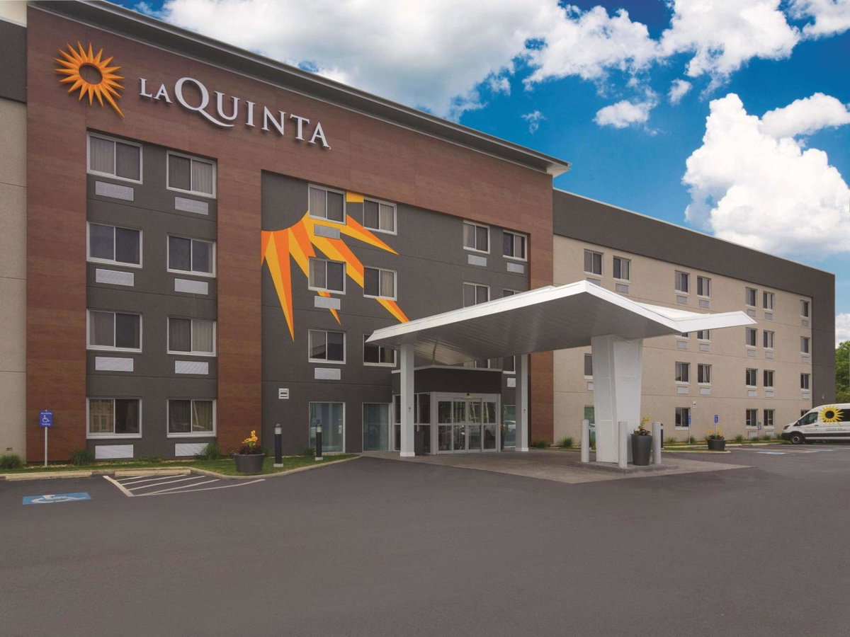 La Quinta Inn & Suites by Wyndham Cleveland - Airport North, United States