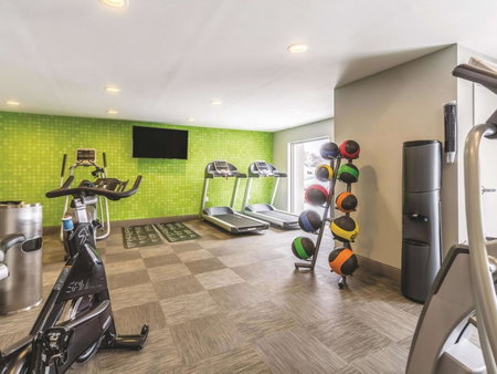 La Quinta Inn & Suites by Wyndham Cleveland - Airport North, Cleveland, United States