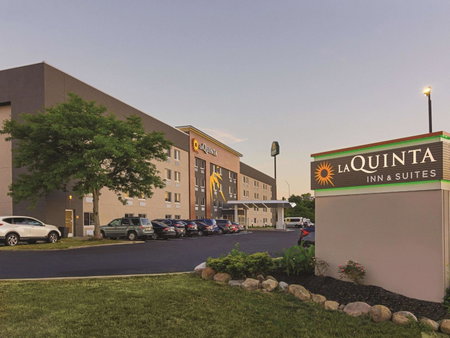 La Quinta Inn & Suites by Wyndham Cleveland - Airport North, Cleveland, United States