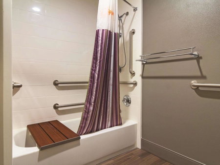 La Quinta Inn & Suites by Wyndham Cleveland - Airport North, Cleveland, United States