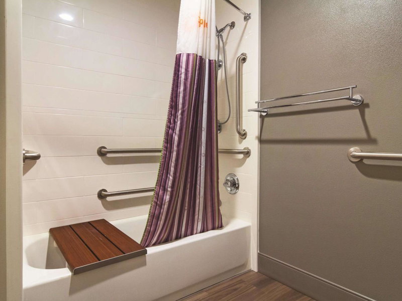 La Quinta Inn & Suites by Wyndham Cleveland - Airport North, Cleveland, United States