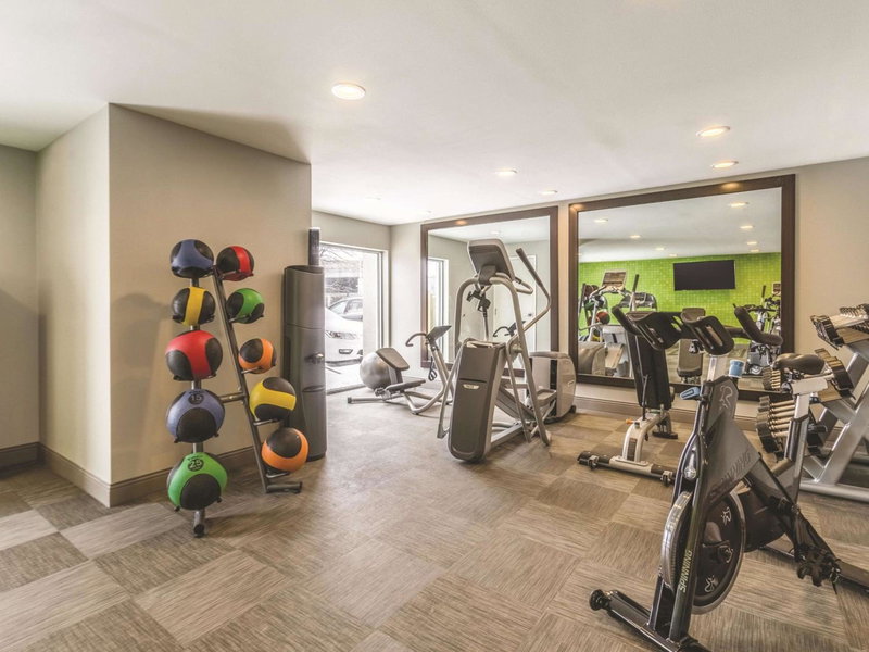 La Quinta Inn & Suites by Wyndham Cleveland - Airport North, Cleveland, United States