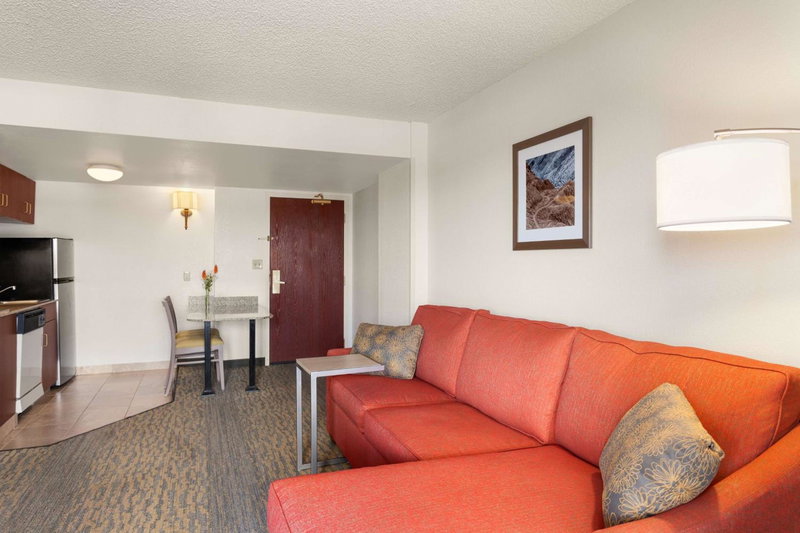 Hampton Inn & Suites Denver-Cherry Creek, Denver, United States