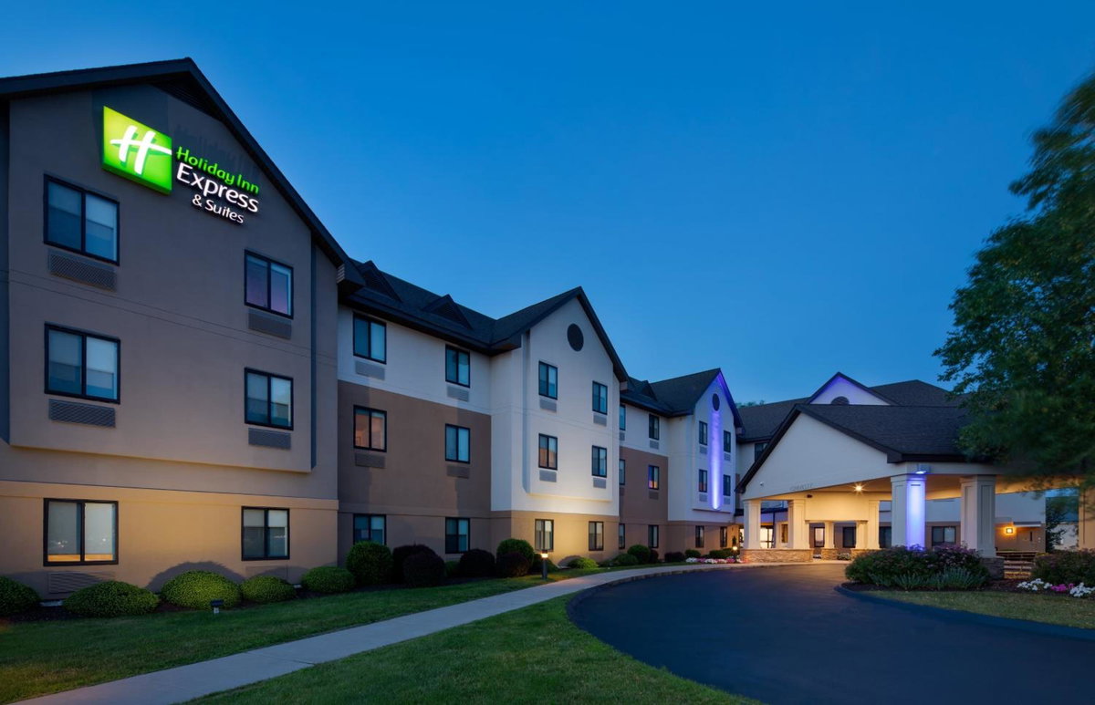 Hotel · Holiday Inn Express & Suites Bradley Airport by IHG, Windsor Locks