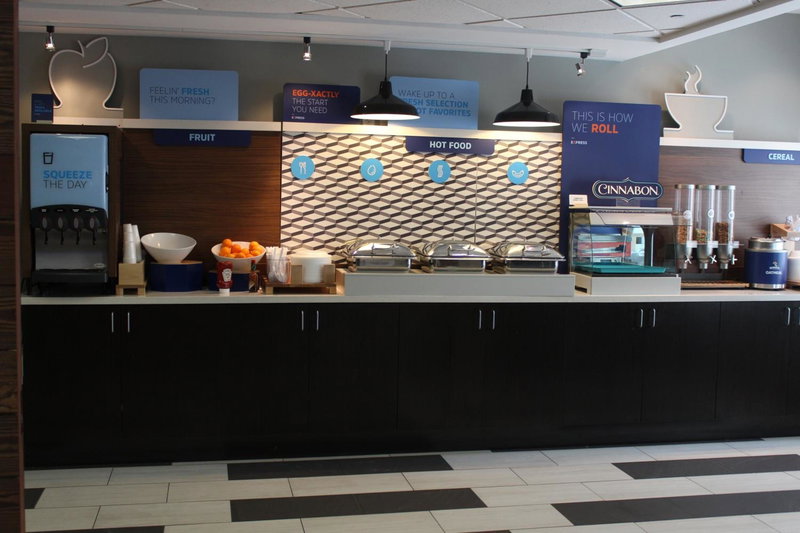 Holiday Inn Express & Suites Bradley Airport by IHG, Windsor Locks, United States