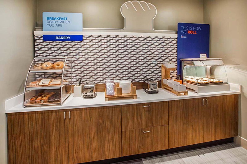 Holiday Inn Express & Suites Bradley Airport by IHG, Windsor Locks, United States