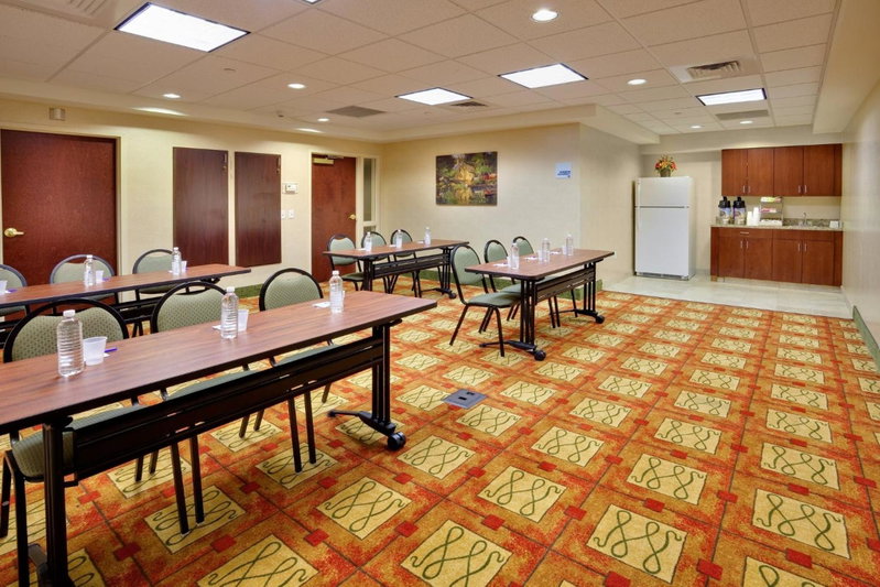 Holiday Inn Express & Suites Bradley Airport by IHG, Windsor Locks, United States