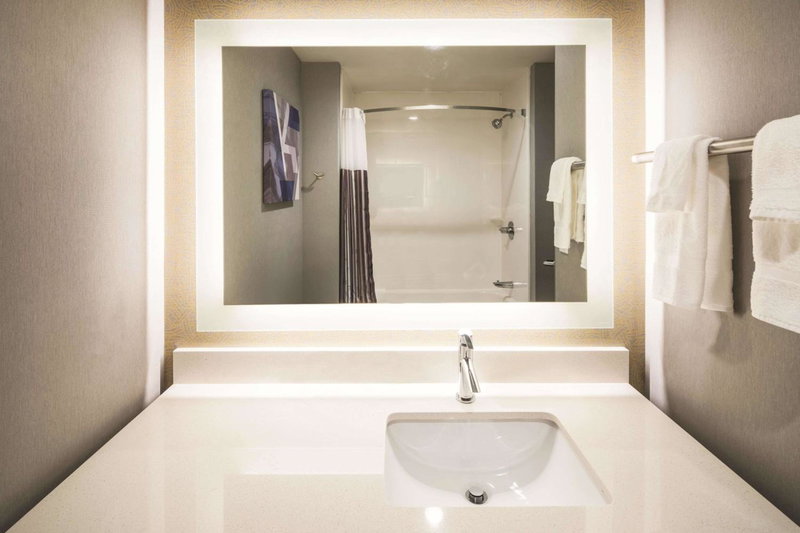 La Quinta Inn & Suites by Wyndham Atlanta South - McDonough, McDonough, United States