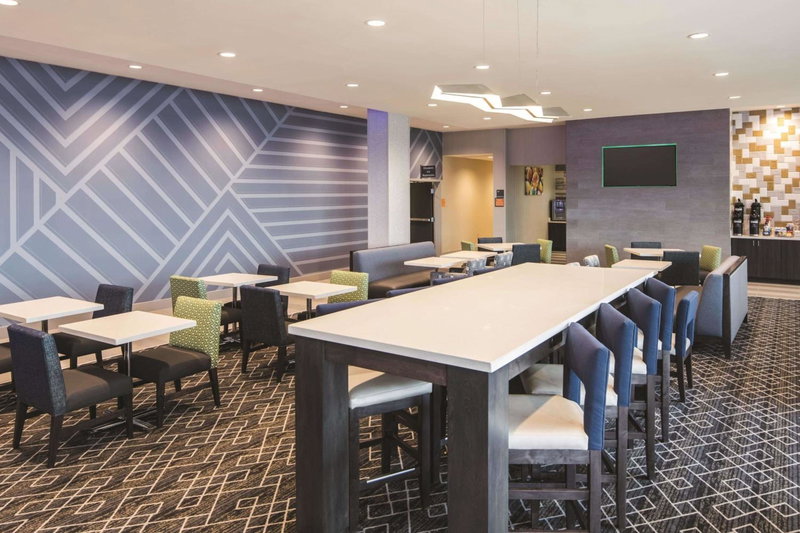 La Quinta Inn & Suites by Wyndham Atlanta South - McDonough, McDonough, United States