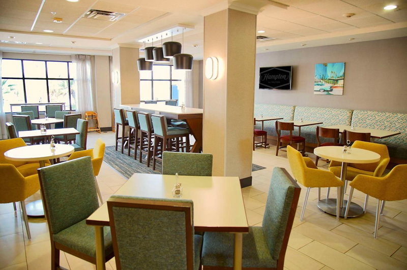Hampton Inn & Suites Cathedral City, Cathedral City, Vereinigte Staaten