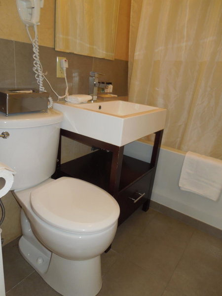 Pointe Plaza Hotel, Brooklyn, United States