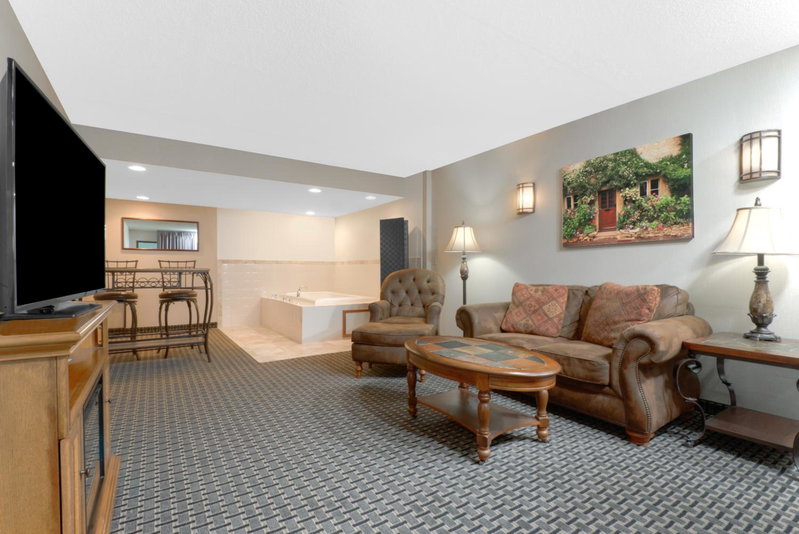 Howard Johnson by Wyndham Lima, Lima, United States
