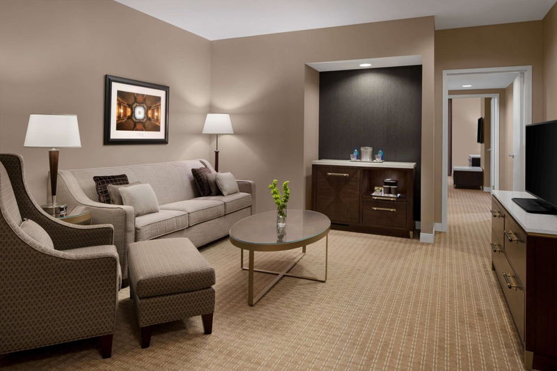 Hilton Indianapolis Hotel & Suites, Indianapolis, United States