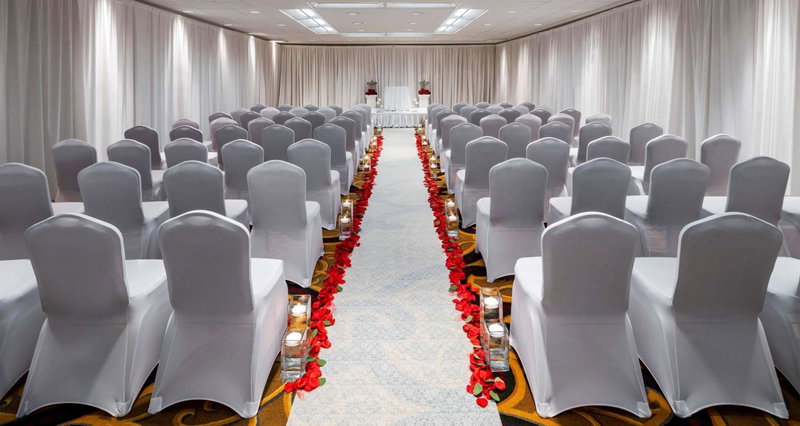 Hilton Indianapolis Hotel & Suites, Indianapolis, United States