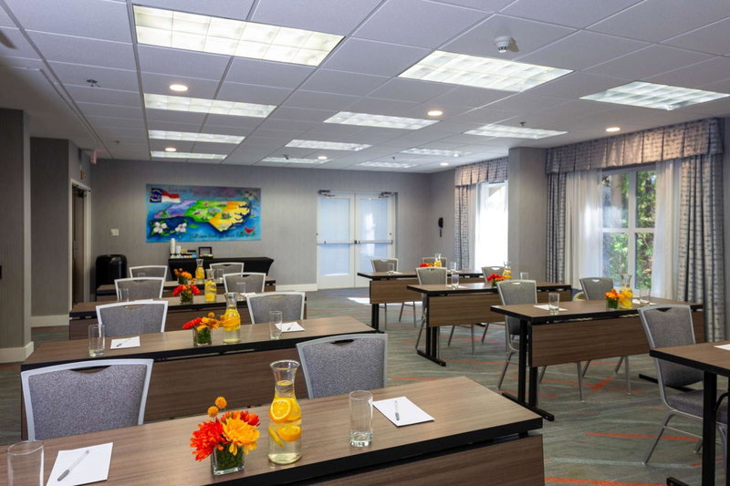 Hampton Inn & Suites Raleigh Cary Lenovo Center, Cary, Соединённые Штаты