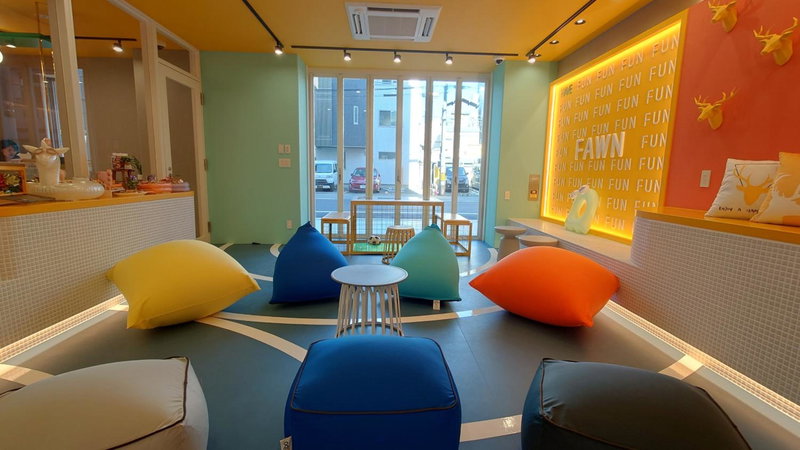 Fawn Hotel, Osaka, Japón