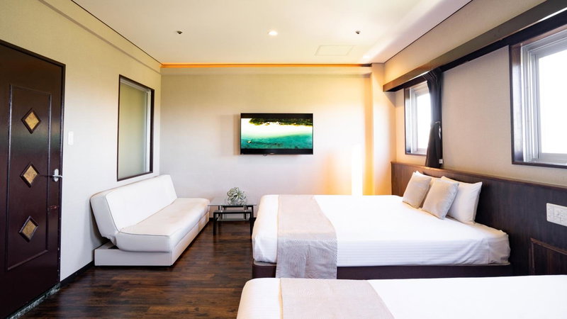 Rycom Crystal Hotel, Okinawa City, Japón