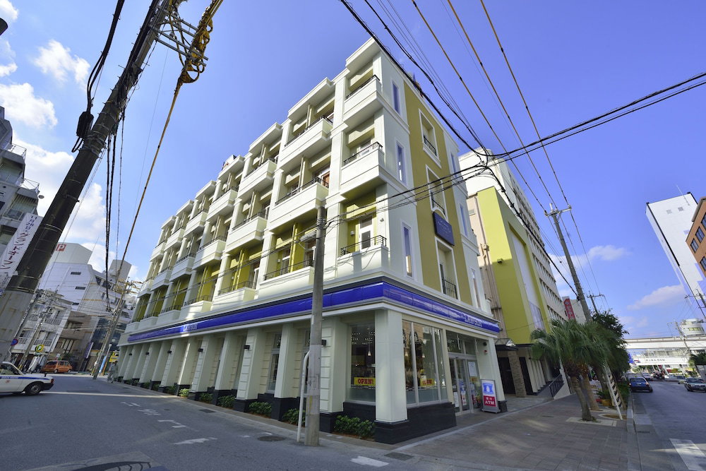 Okinawa Kariyushi LCH Izumizaki Kenchomae, Japon